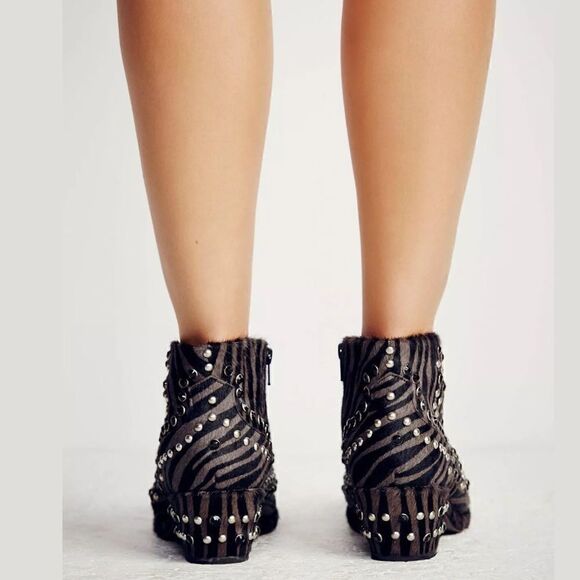 NEW FREE PEOPLE CHASING COWBOYS ANKLE BOOT - Picture 4 of 10